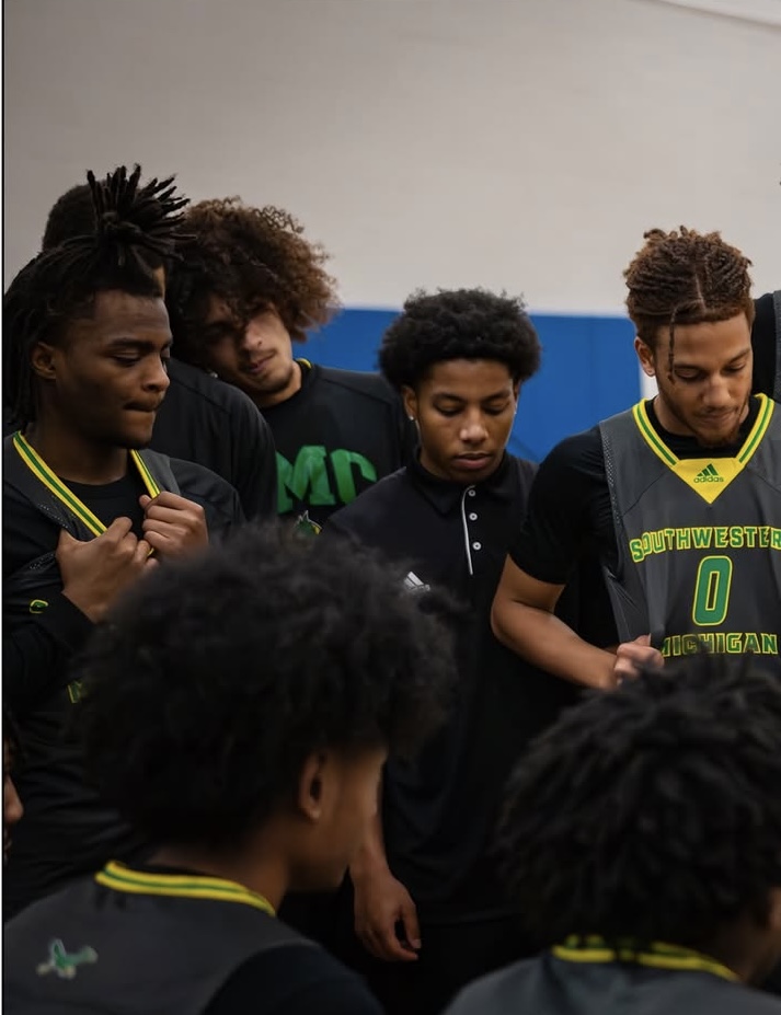 Men's Cagers' Struggles Continue
