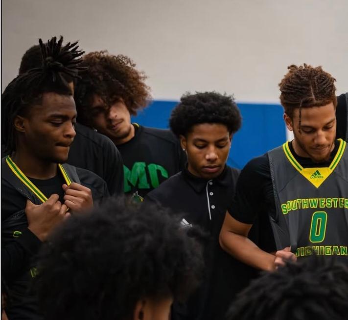 Men's Basketball Defeated at GRCC