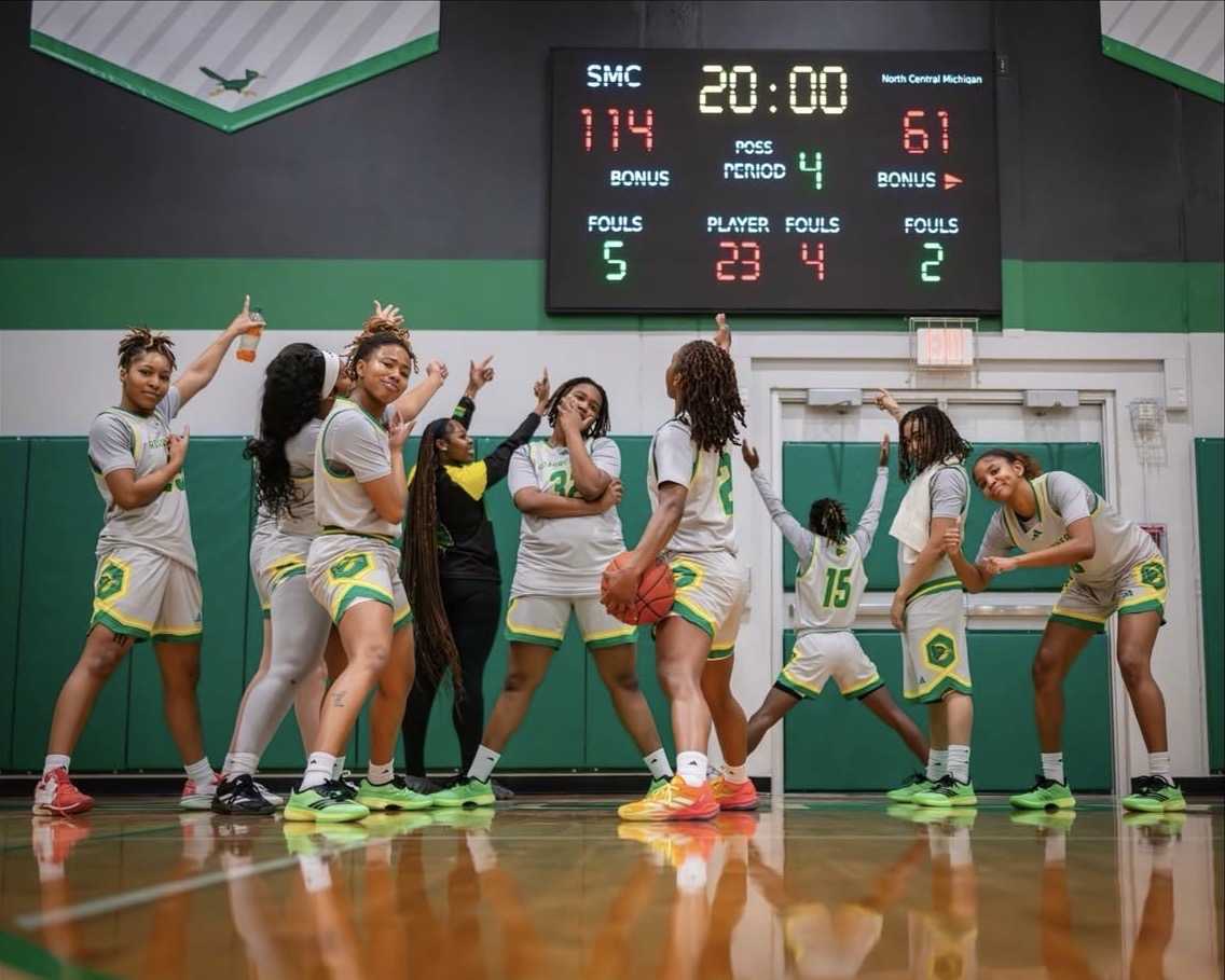 Women Hoopers Set Record in Home Blowout