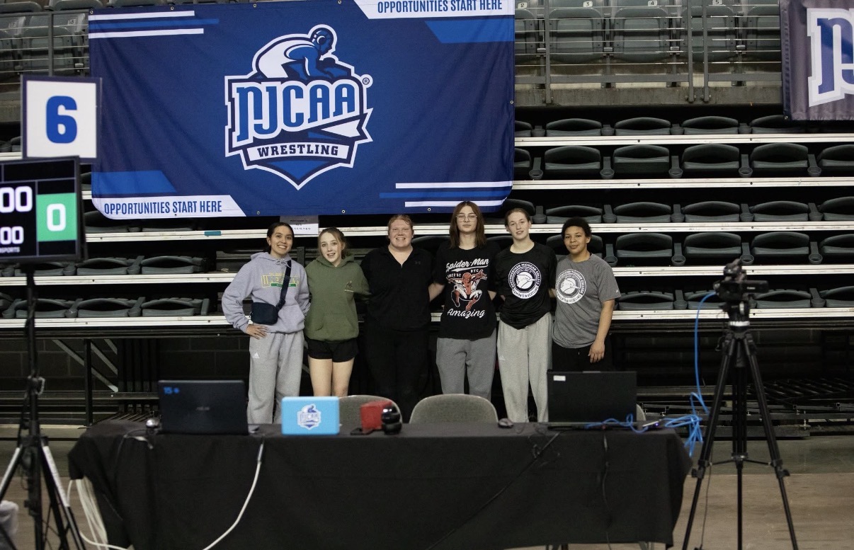 Women's Wrestling Finishes Season at #23